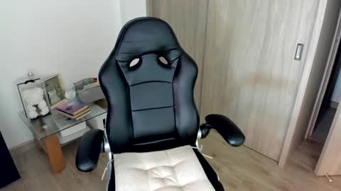 july_correa online show from October 11, 9:40 pm