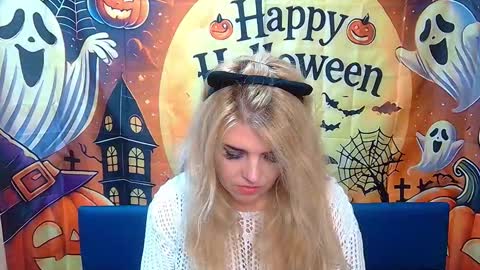 Snapshot of julya_barbi chatting on October 23, 11:12 am Julya Barbi online show from October 23, 11:12 am