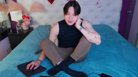 Snapshot of just_gay_ chatting on February 25, 9:26 pm just_gay_ online show from February 25, 9:26 pm