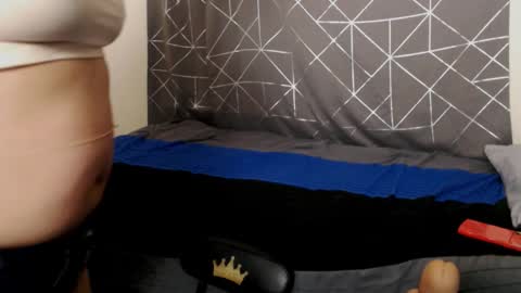 Layla online show from February 6, 10:30 am