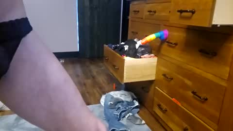 Tohiptwoquit online show from October 18, 7:23 am