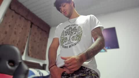 Snapshot of justin_stark1 chatting on December 9, 11:24 pm Diego online show from December 9, 11:24 pm