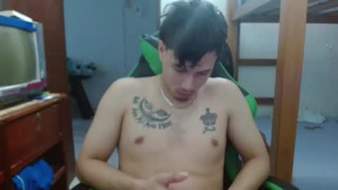 Snapshot of justin_taylor02 chatting on October 23, 11:34 am justin_taylor02 online show from October 23, 11:34 am