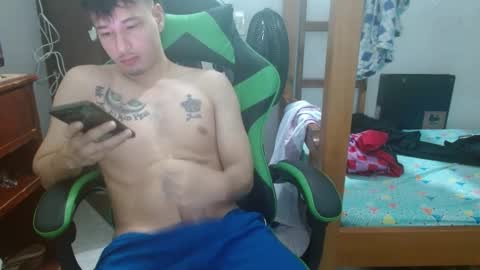 Snapshot of justin_taylor02 chatting on October 10, 12:11 pm justin_taylor02 online show from October 10, 12:11 pm