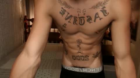 justine_hunk online show from November 23, 8:34 am