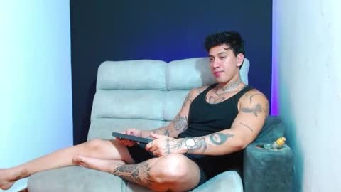 justinfuller_31 online show from February 6, 1:53 am