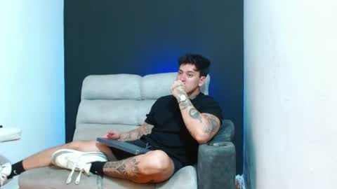 justinfuller_31 online show from July 7, 1:07 am