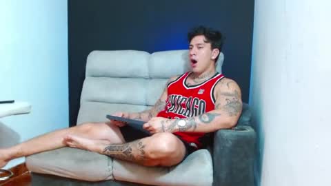 justinfuller_31 online show from July 25, 6:06 pm