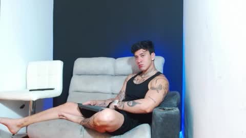 justinfuller_31 online show from March 7, 7:36 pm