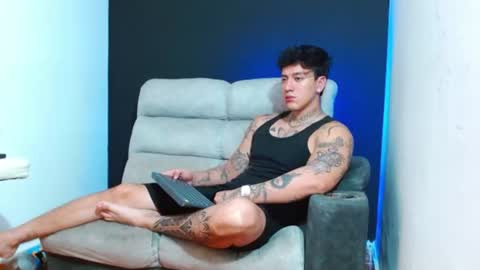 justinfuller_31 online show from June 16, 4:33 pm