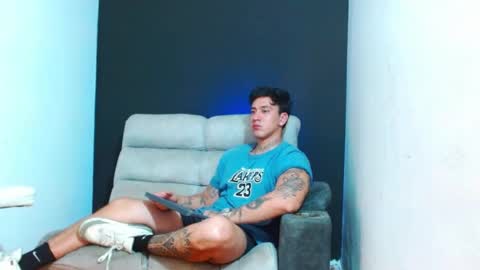 justinfuller_31 online show from July 22, 12:57 am