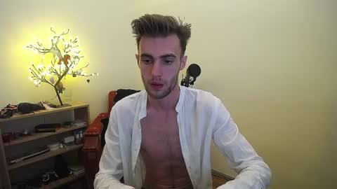 Hologram Guy online show from July 8, 7:12 am