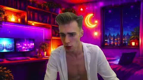 Hologram Guy online show from June 21, 8:21 am