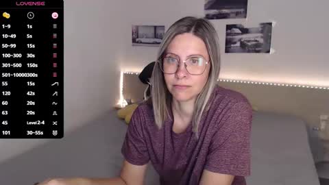 Julie online show from September 26, 4:42 am