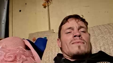 jveillette00p27 online show from November 23, 8:01 am