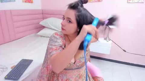 Kyelie online show from November 7, 8:33 pm