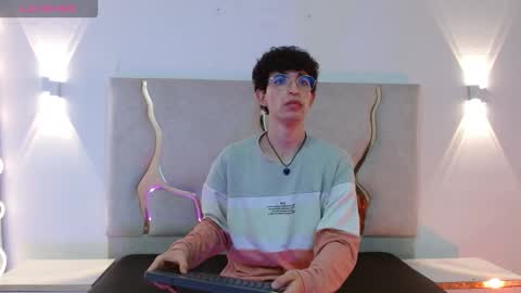 kai_tay1 online show from March 18, 11:49 am