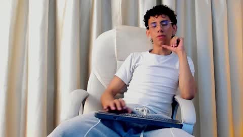 kai online show from March 19, 3:34 am