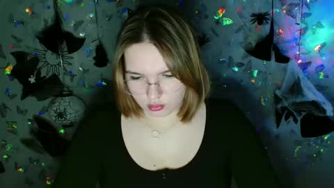 Snapshot of kaitlin_kk chatting on October 6, 5:42 pm Kaitlin online show from October 6, 5:42 pm