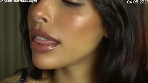 kaligray10 online show from August 4, 8:05 pm