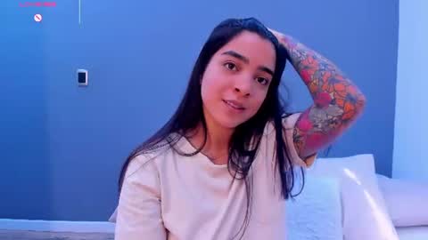 Kamila Betancourt online show from June 12, 1:54 pm