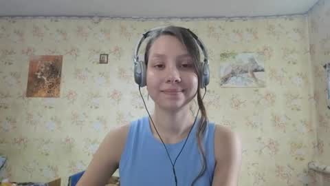 Mari  Simmons online show from October 5, 6:44 am