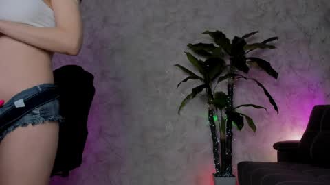 Emma online show from May 6, 1:44 am