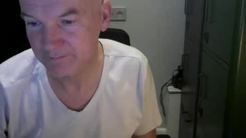 Robbie online show from February 2, 5:42 am