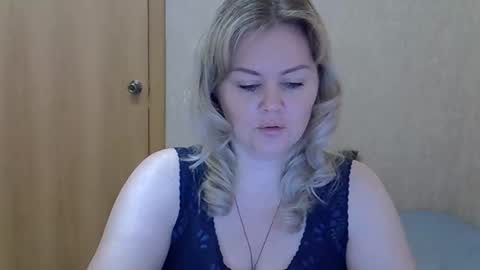 karennelsonx online show from May 20, 12:22 pm