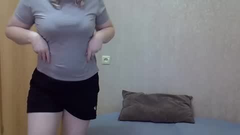 karennelsonx online show from March 18, 10:32 am