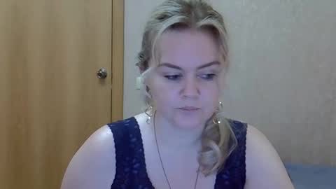 karennelsonx online show from April 1, 1:41 pm