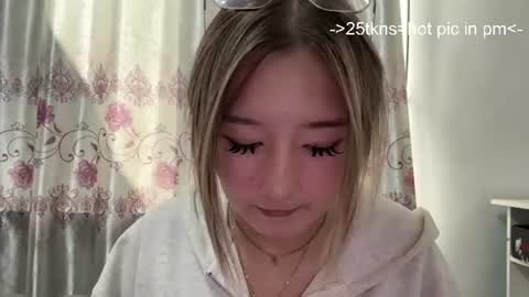 karissagius online show from July 22, 10:28 am