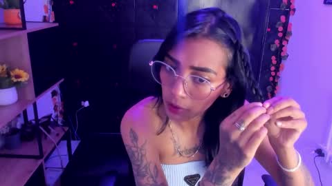 karlaslutskinny__ online show from February 24, 9:29 pm