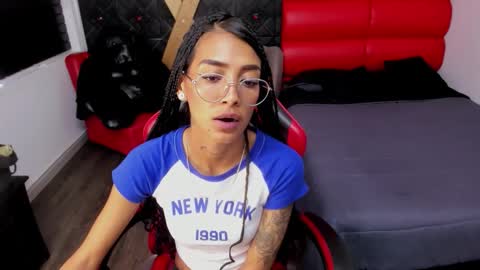 karlaslutskinny__ online show from May 15, 11:34 pm