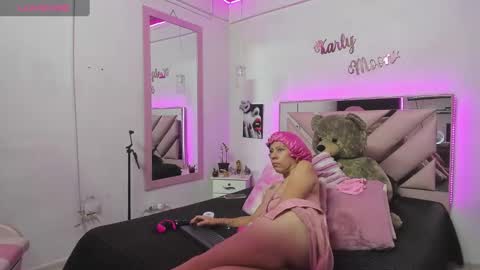 Snapshot of karly_moonn chatting on September 13, 12:24 am Karly Moonns online show from September 13, 12:24 am