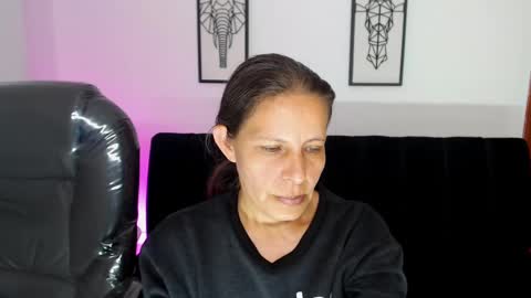 Snapshot of karlye_hot chatting on February 4, 6:04 am KARLYE online show from February 4, 6:04 am
