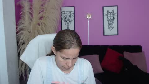 Snapshot of karlye_hot chatting on September 16, 1:29 am KARLYE online show from September 16, 1:29 am
