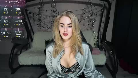 KarolinaHayes online show from April 3, 5:20 pm