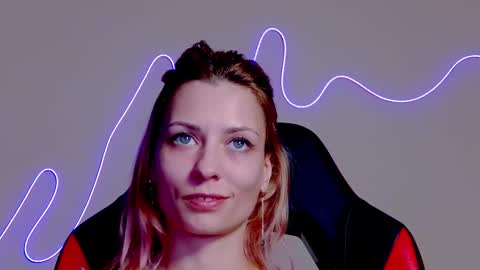 karoline121 online show from October 30, 9:15 pm