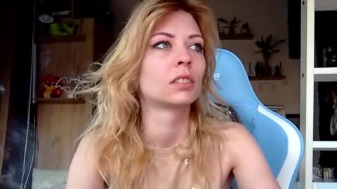 karoline121 online show from March 12, 5:00 am