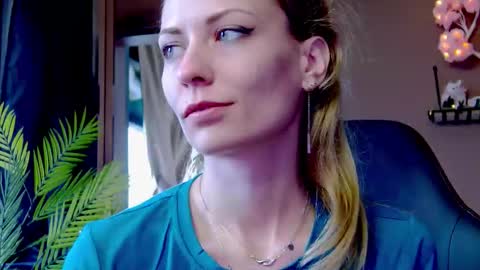 karoline121 online show from December 21, 8:43 am