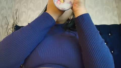 Isa online show from April 15, 8:31 pm