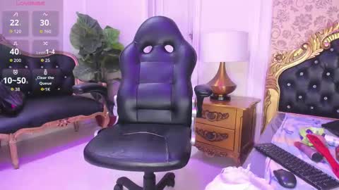 KarolMoore online show from December 3, 2:29 pm