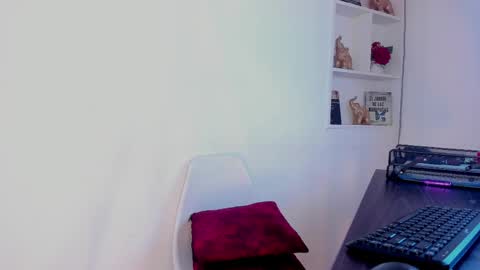 Kasandra Grant online show from April 15, 6:00 pm