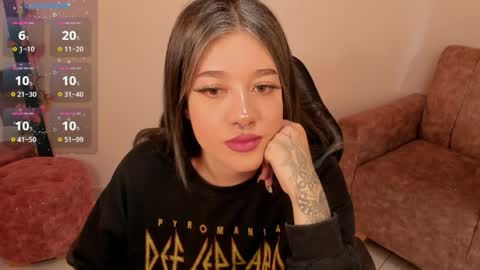 Alicia online show from March 31, 9:15 pm