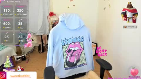 Snapshot of kat_ly_chan chatting on December 28, 7:54 pm Kat online show from December 28, 7:54 pm