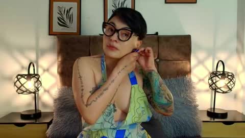 kat paradisse online show from April 29, 11:48 am