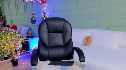 Kat online show from December 17, 12:01 pm