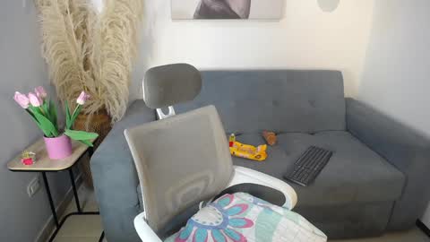 Kate  online show from April 12, 1:59 pm