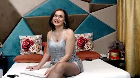 KateQueenston --  online show from November 26, 4:43 am